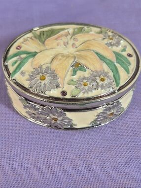 Vintage Jeweled Enamel Magnetic Lidded Small Oval Trinket Box